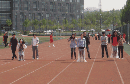 团支部开展丰富多彩的活动，活跃员工生活(图1)