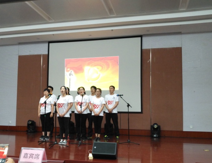 唱支山歌给党听,不忘初心跟党走(图1) 唱支山歌给党听,不忘初心跟党走(图1)