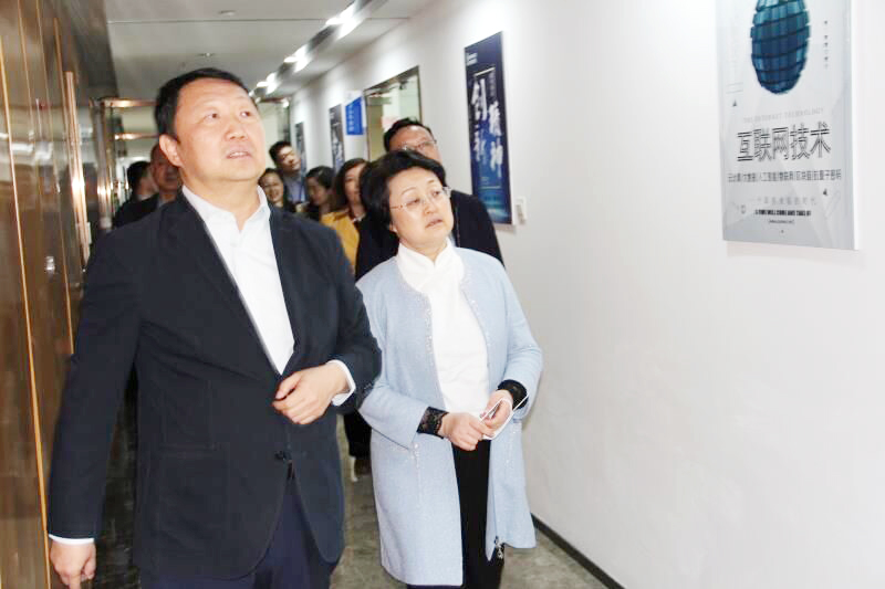 九三学社山东省委副主委刘霞莅临确信信息调研(图1)