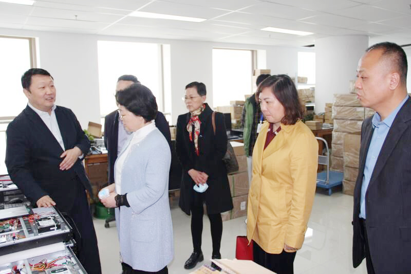 九三学社山东省委副主委刘霞莅临确信信息调研(图3)